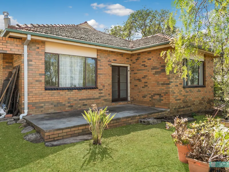 Fabulous family home on one acre - only ten minutes to Eaglehawk