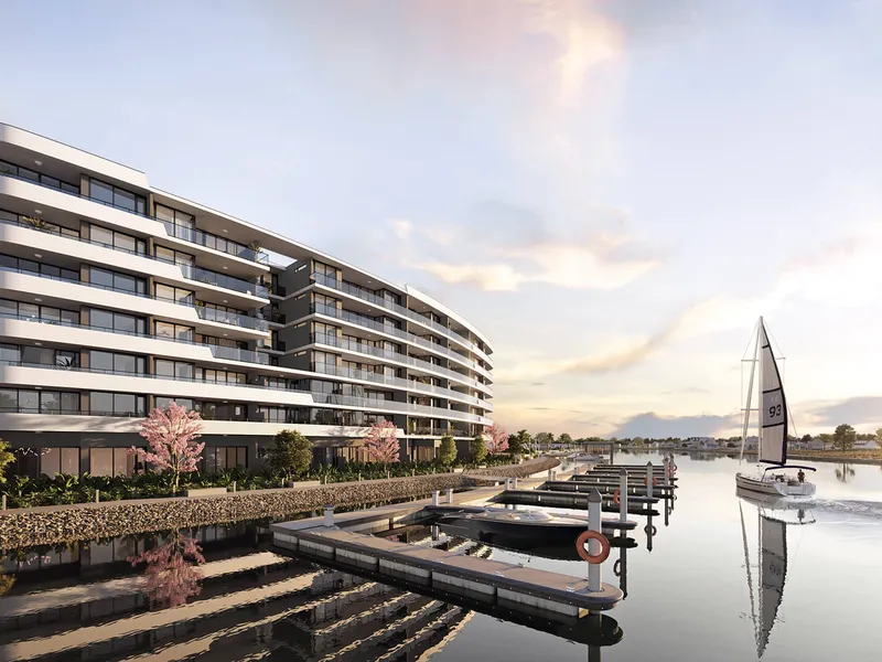 Ground Floor Waterfront Apartment with access to boardwalk