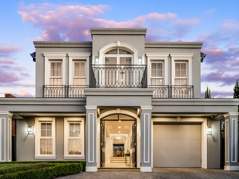 A one-of-a-kind masterpiece, offering layers of grand luxury, modern elegance and that all important cosmopolitan lifestyle…