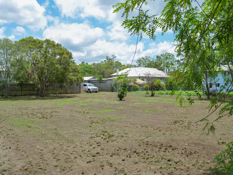 Huge 1154 m2 Town Block