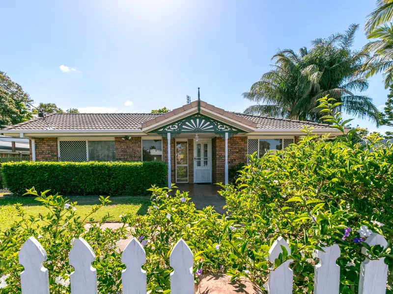 SPACIOUS PARTIALLY FURNISHED FRONT DUPLEX 150M TO MAROOCHYDORE BOARDWALK