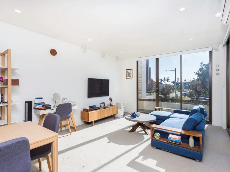 Designer One-Bedroom Apartment 