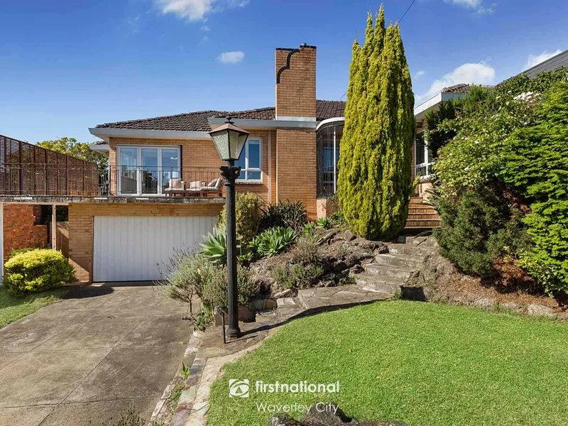 1035SQM WITH VIEWS TO THE DANDENONG RANGES
