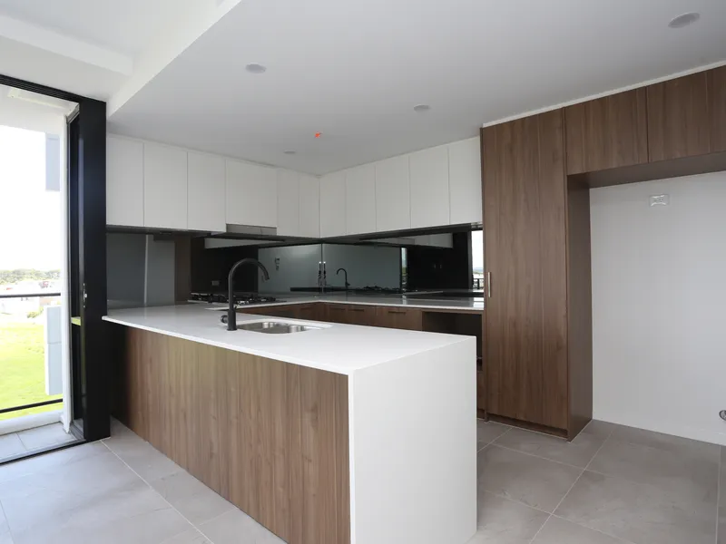 Near-New Luxury 3 Bedroom Apartment