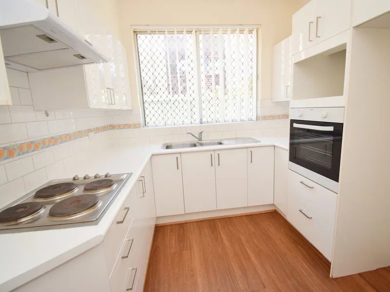 Bright Two Bedroom Unit!