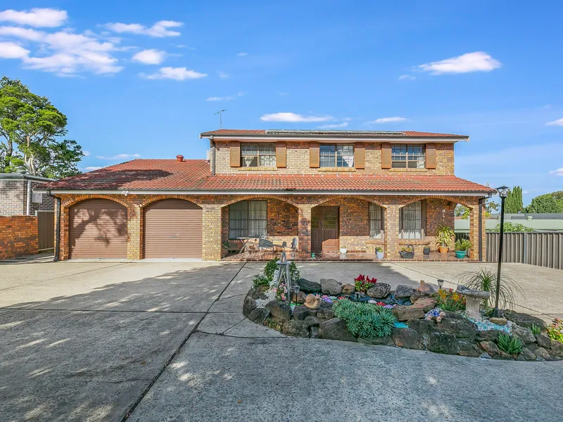 Grand Family Home on 1019m2 Block in a Premier Location