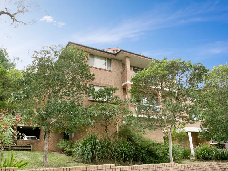 SPACIOUS TWO BEDROOM APARTMENT WITH LOCK UP GARAGE