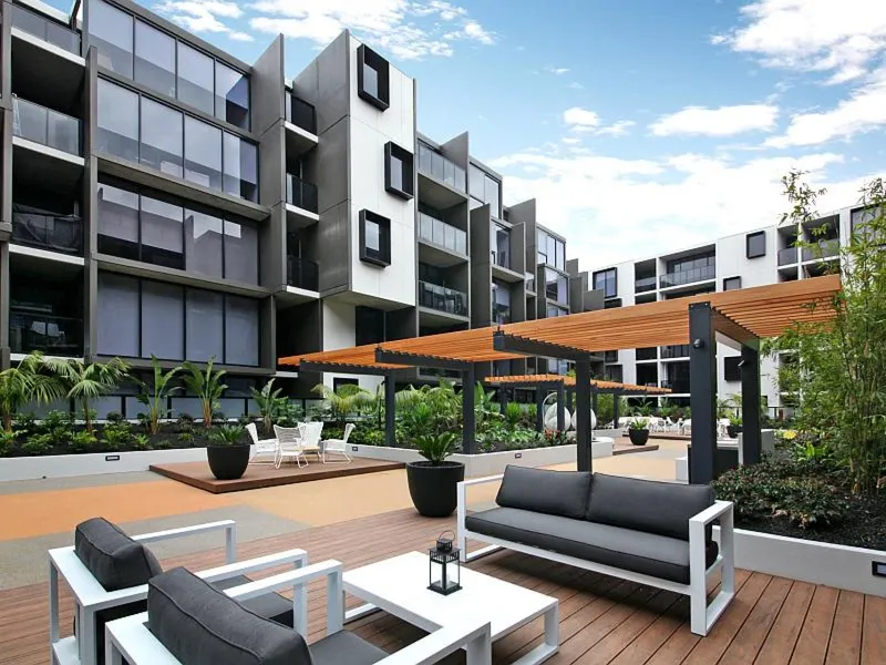 IDEAL TWO BEDDER IN HEART OF HAWTHORN - must see!