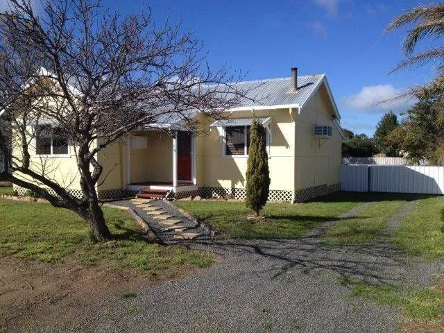 Beautifully Presented Country Cottage