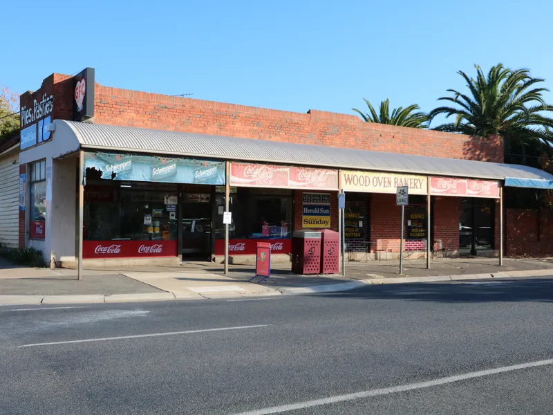 COMMERCIAL FREEHOLD FOR SALE