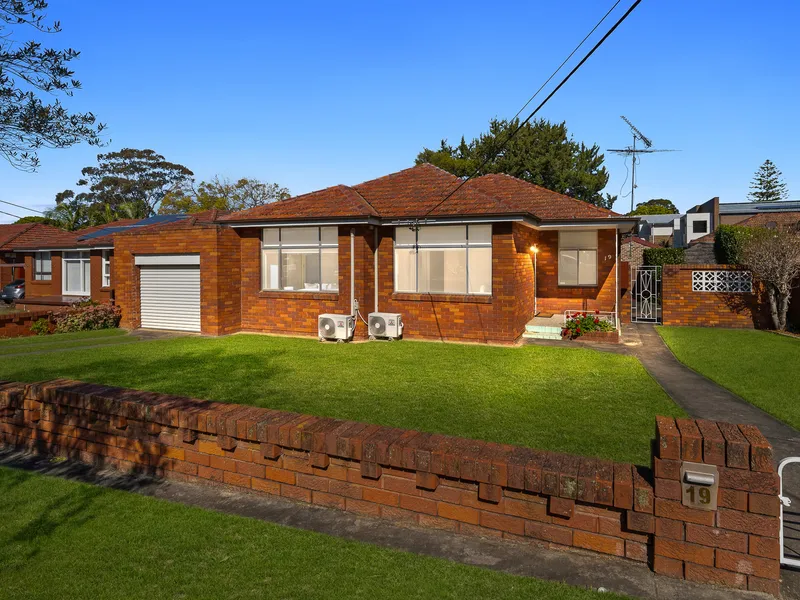 Charming Single Level Family Home in a Peaceful Cul-de-sac Location