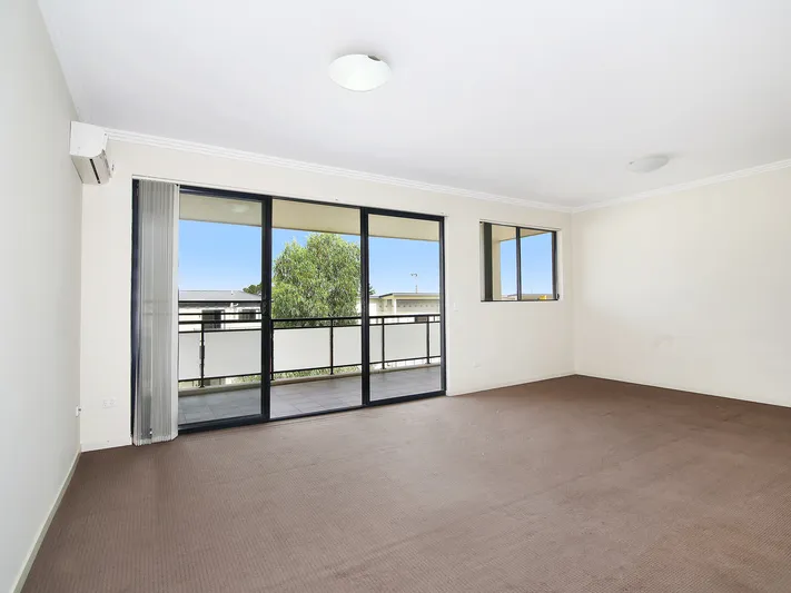 Modern and spacious 3 bedroom first floor unit