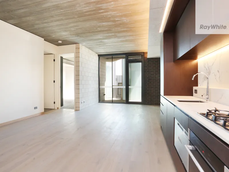 UNIQUE LOOK, ENVIABLE LOCATION!