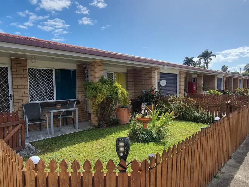 Neat & Tidy unit in quiet complex