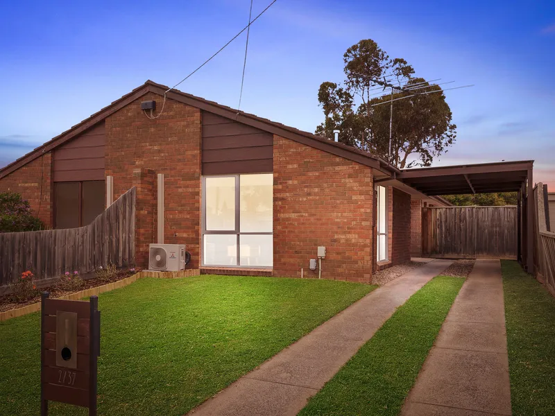 Attention first home buyers and investors! This one's for you!