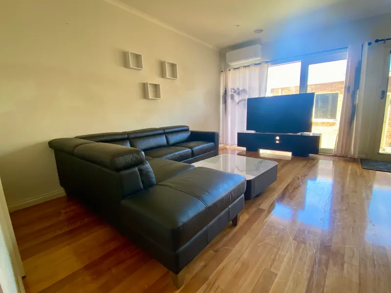 Exceptional Living in Brentwood Bliss: 3-Bedroom Double Storey Home for Rent in Glen Waverley.