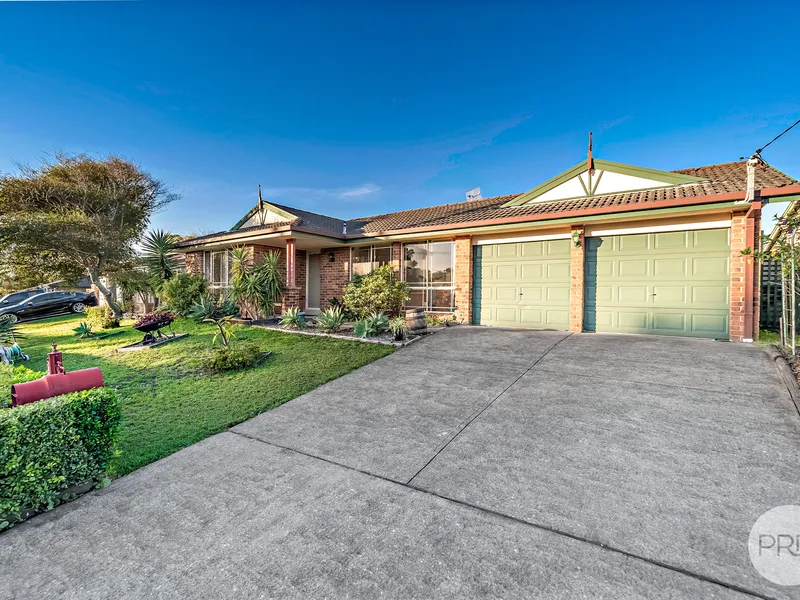 SINGLE LEVEL, FAMILY HOME!