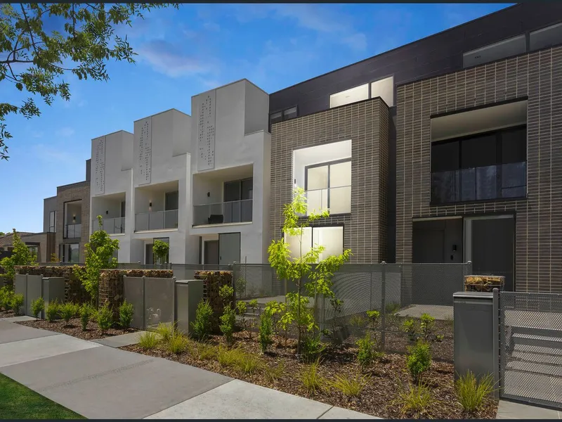 LUXURIOUS LIVING AT IT'S BEST WITH CITY VIEWS