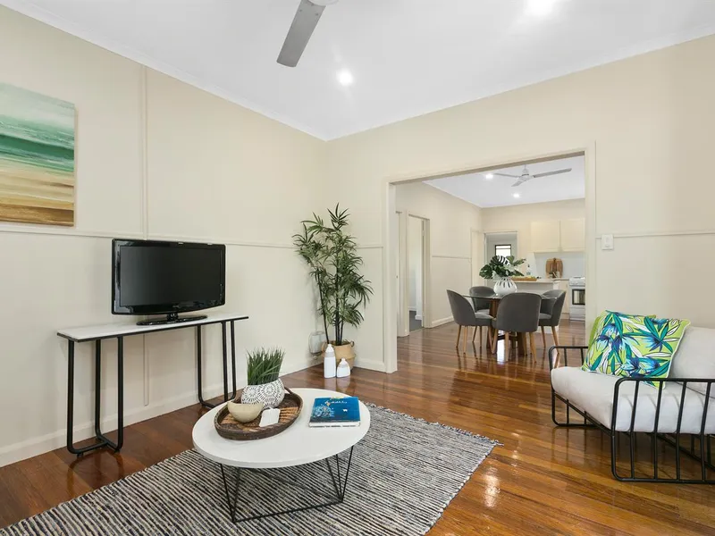 Handy Location with Room for Boat, Caravan, Cars.