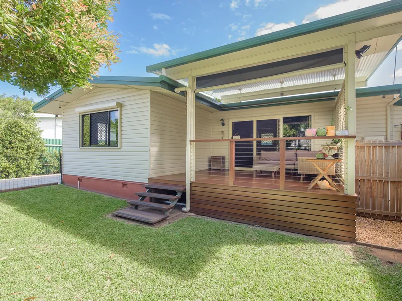 Modern Home With Solar Power And Shed!
