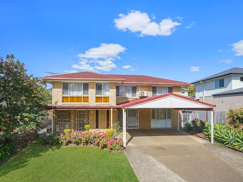 Fantastic location within Sunnybank Hills school catchment!