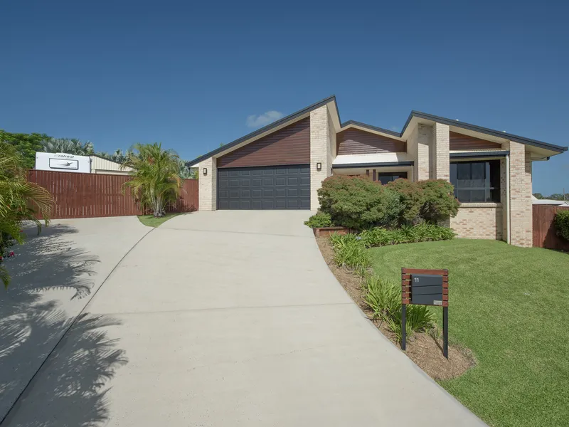 Absolute stunner...its got the lot!