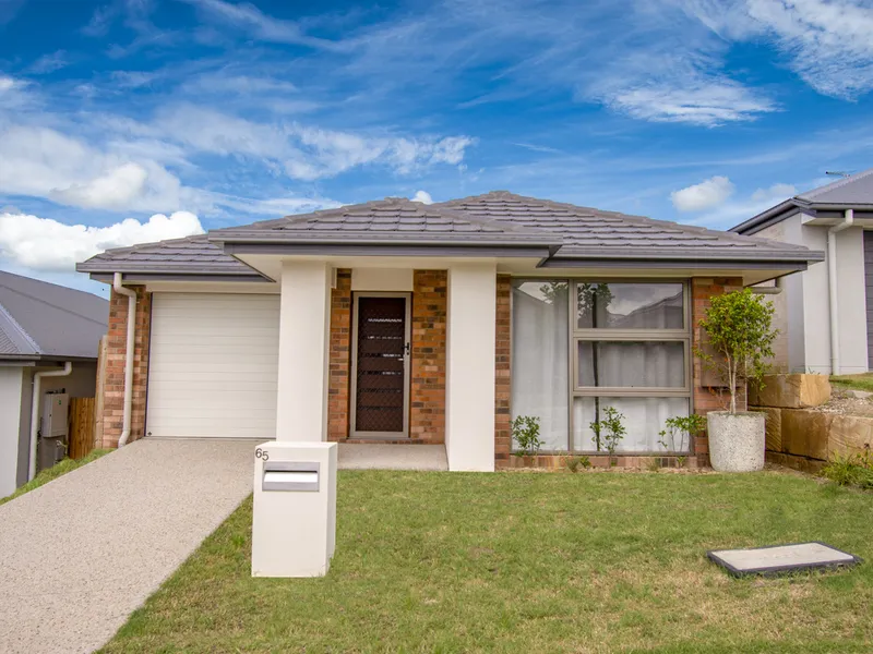 Gorgeous Coral Home in Flagstone!