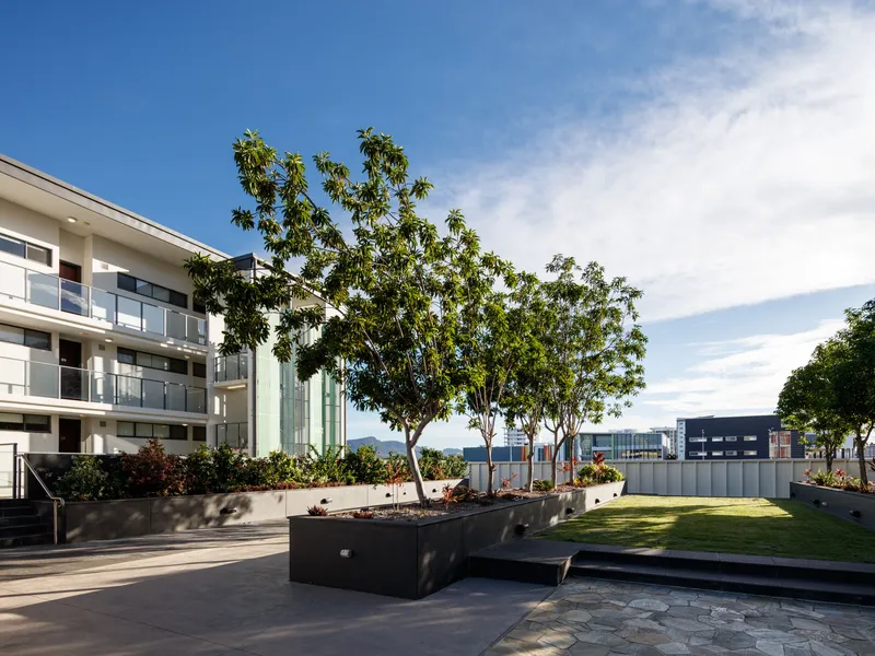 Spacious furnished apartment in ideal location!