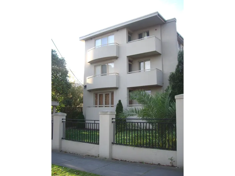 Sensational Apartment with City Views!