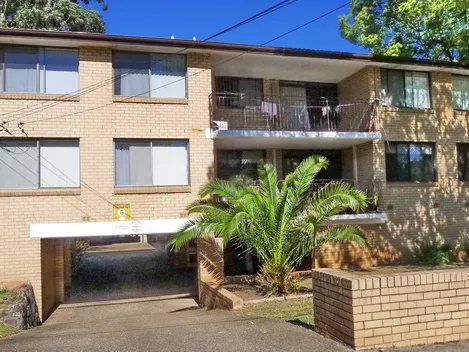 Modern Huge 3 Large Bedrooms Unit & Only 5 Minuter Wal;k To Station