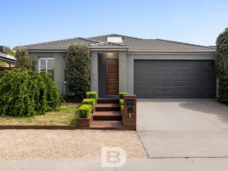 Charming Single Level Alfresco Lifestyle Entertainer!