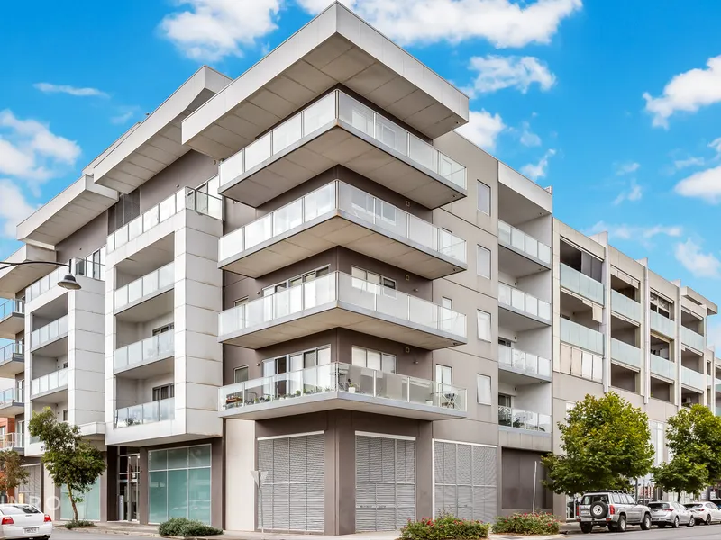 Stylish 3 bedroom apartment with stunning views!