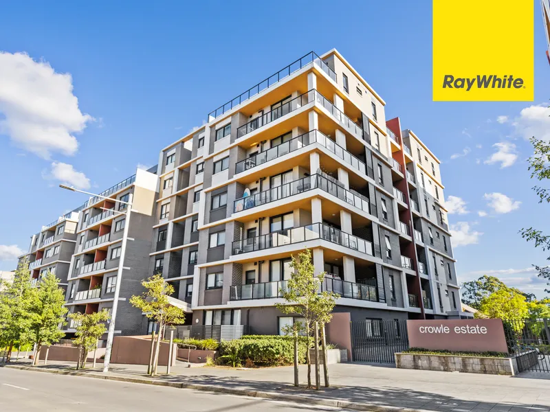 Spacious Two Bedroom Apartment in Convenient Location