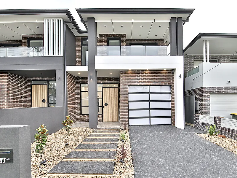 Beautifully Presented Five Bedroom Brand New Duplex