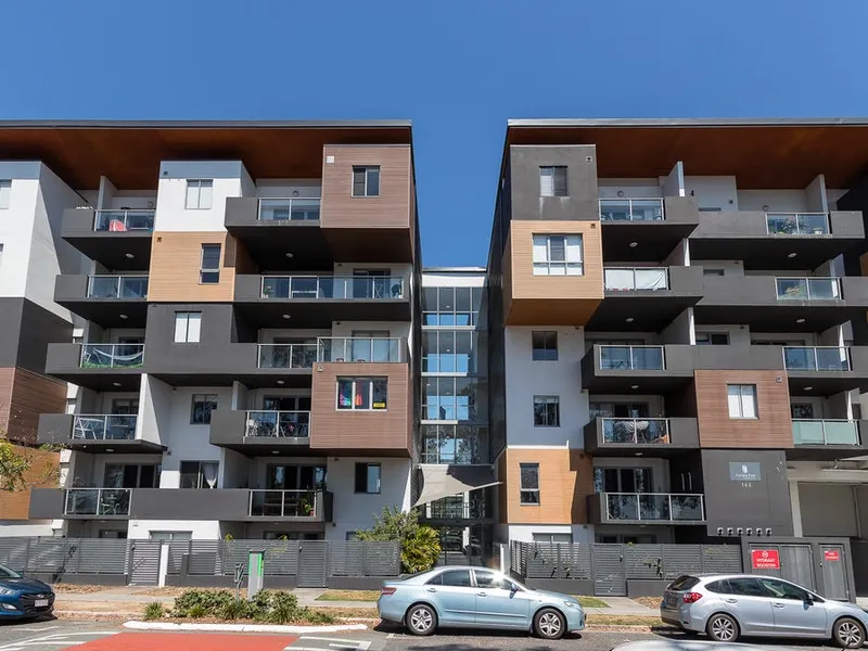 1 Bedroom + Study area