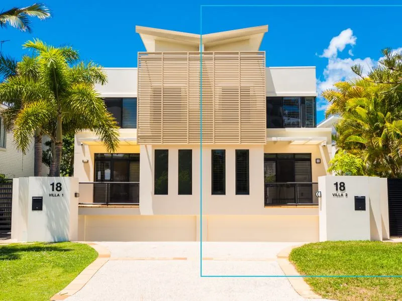 Beachside Elegance: Luxurious Villa in Prime Seaside Avenue Location