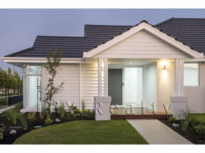 DISPLAY THREE - THE AMELIA