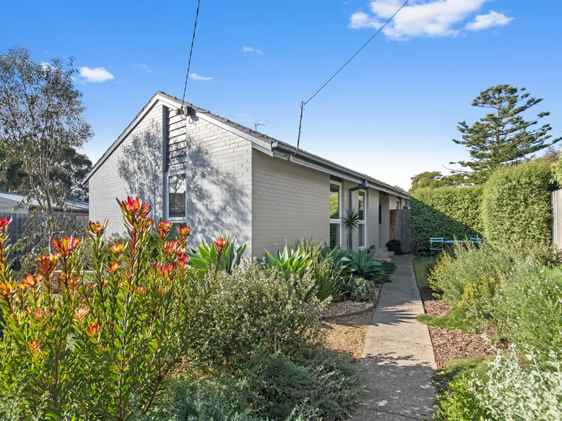 Mornington Gem: Updated Single-Level Coastal Home