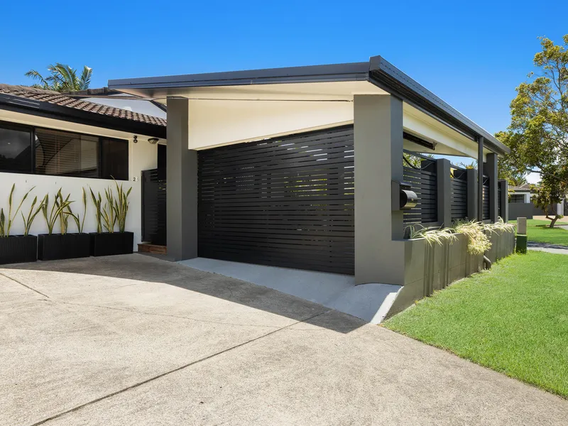 GLAMOROUS GROUND LEVEL DUPLEX