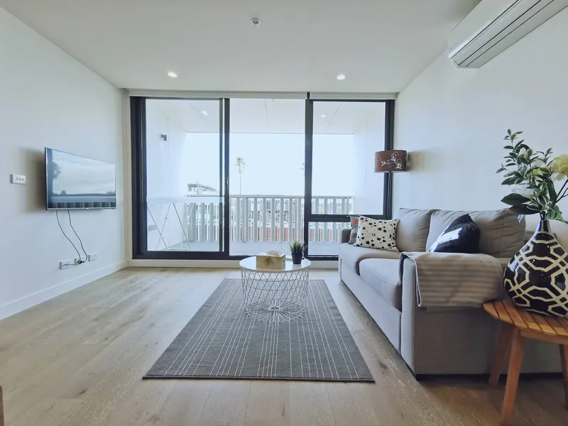 ***Apartment Living Inspired to Entertain (fully furnished)***
