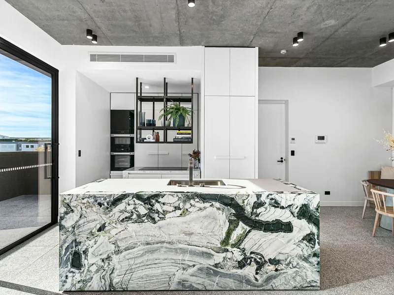 STUNNING 3 BEDROOM PENTHOUSE