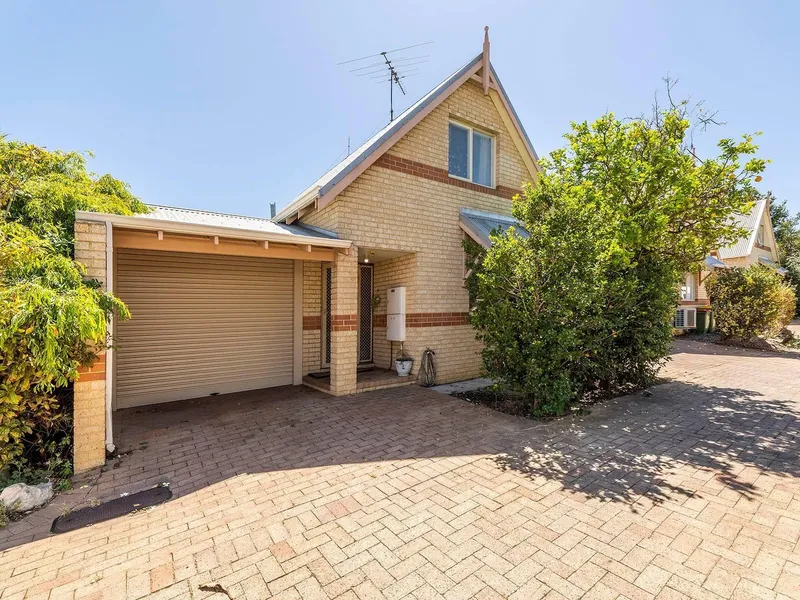 SPACIOUS, EASTSIDE TOWNHOUSE !!