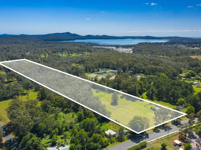 20 ACRES IN A PRIME POSITION IN KEW & LAND BANK AT THE SAME TIME!