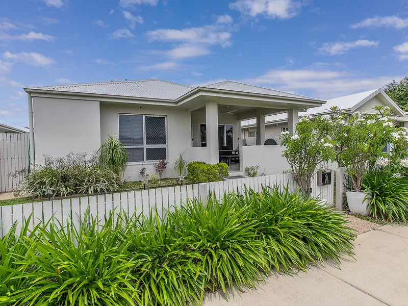 TWO RESIDENCES ON ONE TITLE!! - Welcome to an enhanced lifestyle with a bonus revenue opportunity! 