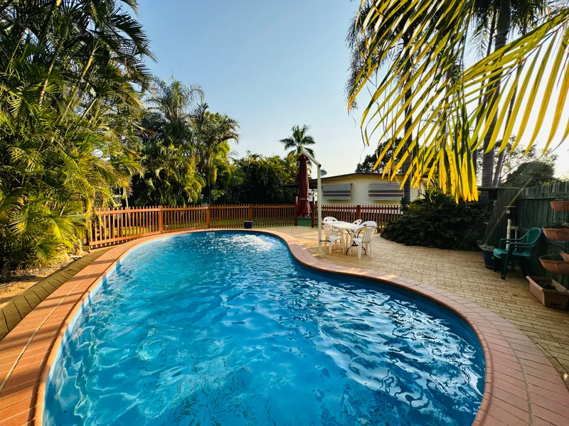 SPARKLING IN-GROUND POOL, PLAYPARK FOR THE KIDS, 807M2 BLOCK WITH LUSH LAWNS - GREAT RENTAL OR FAMILY HOME