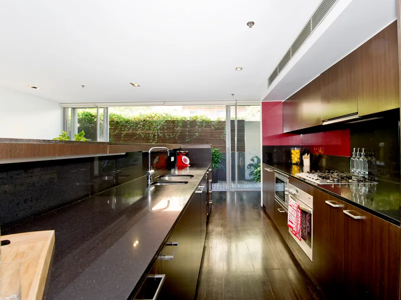 Large Three Bedroom Penthouse with Private Outside Terrace