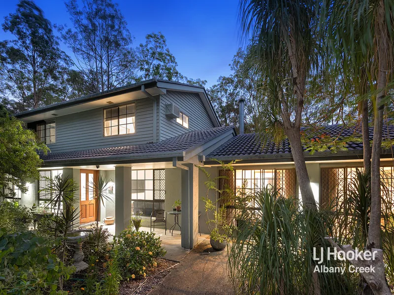 RENOVATED ACREAGE PARADISE! AMAZING OUTDOOR ENTERTAINING WITH POTENTIAL DUAL-LIVING & BUSINESS VERSATILITY