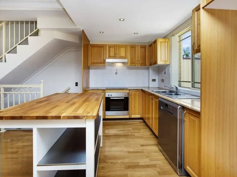 Beautiful Town house at papular Hurstville Grove 