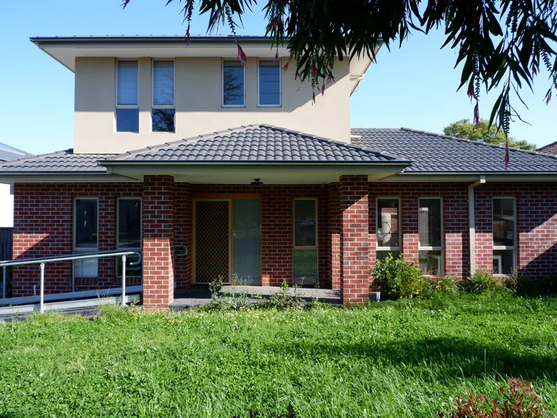 Fully Furnished Accommodation With Private Ensuite, Walk to Monash University!