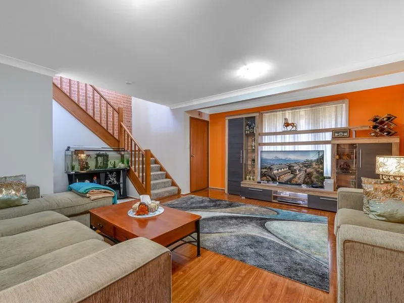 Townhouse: 2 bedrooms 1 bathrooms 1 Carpark